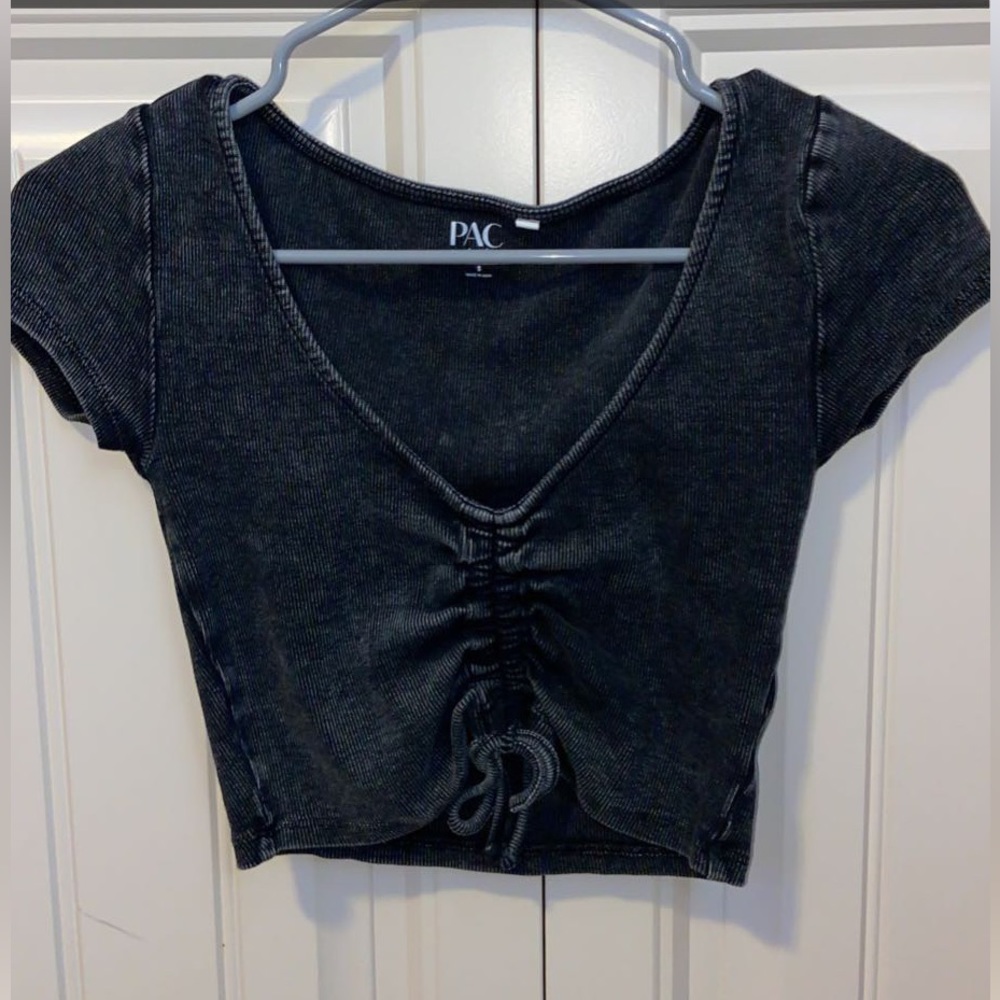 Cropped V-line Sinched T-shirt